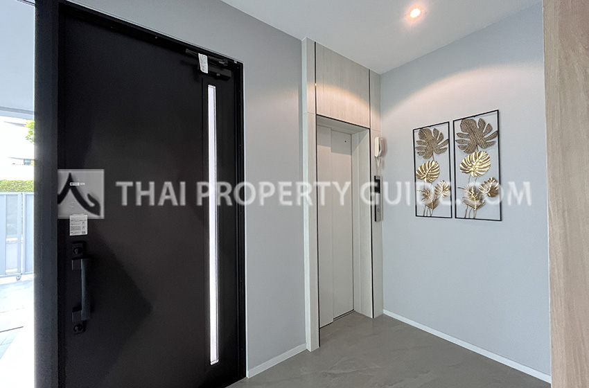 House with Private Pool in Krung Thep Kritha 